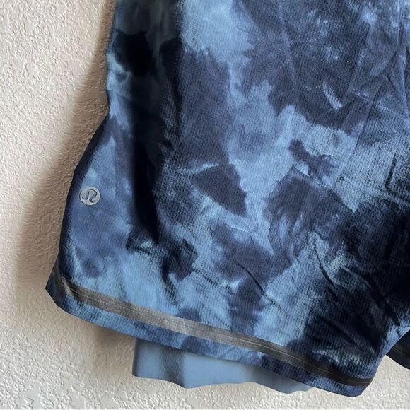 LULULEMON MEN SURGE SHORT
6" LINED BOLD LINES SPRAY - Picture 8 of 10